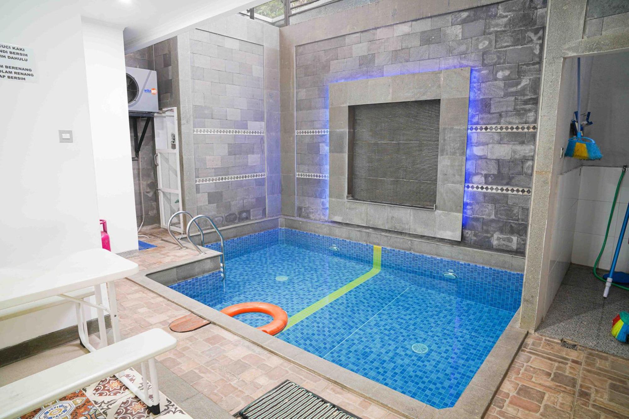 Schones Haus Private Pool & Netflix By Grorental Bandung Dış mekan fotoğraf