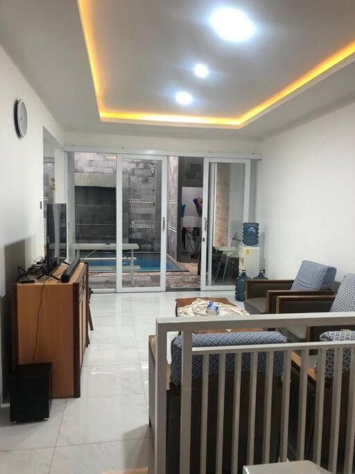 Schones Haus Private Pool & Netflix By Grorental Bandung Dış mekan fotoğraf